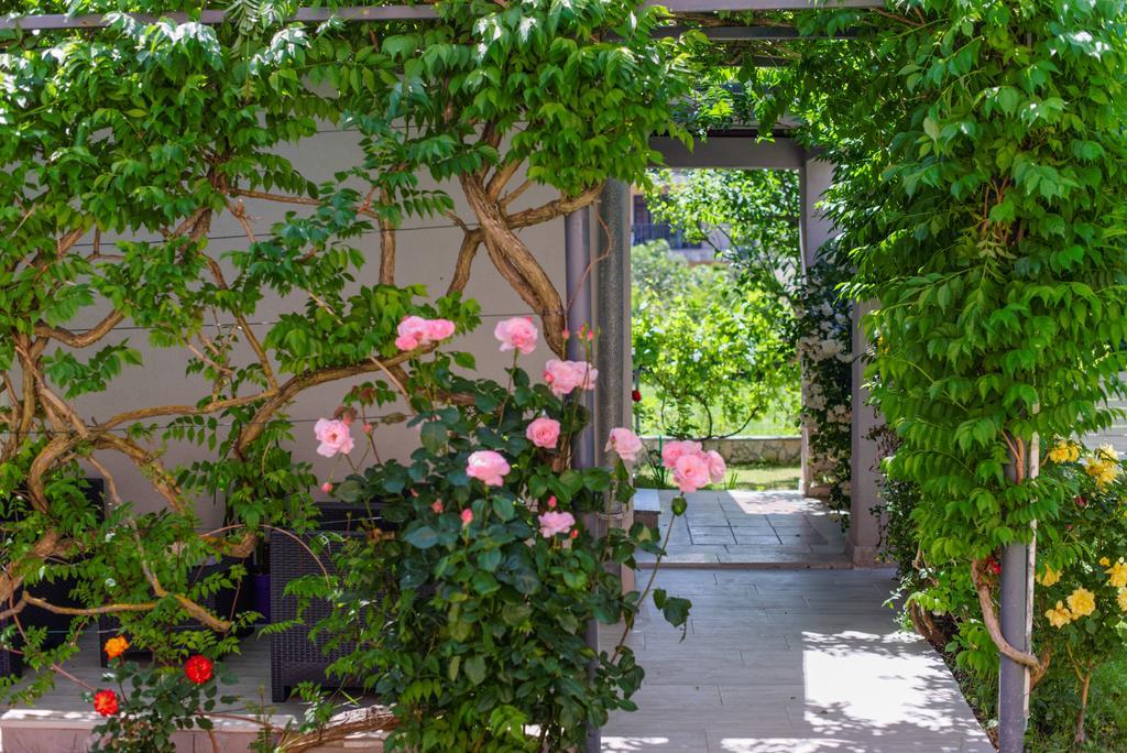 Charming House On The Beach And Deluxe Apartment Pula Dış mekan fotoğraf
