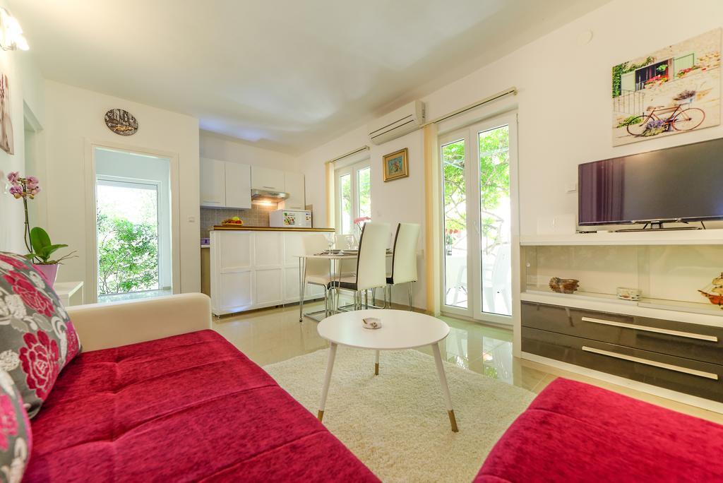 Charming House On The Beach And Deluxe Apartment Pula Dış mekan fotoğraf