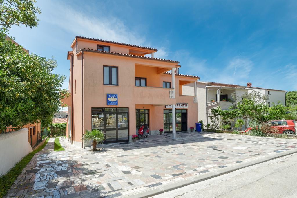 Charming House On The Beach And Deluxe Apartment Pula Dış mekan fotoğraf