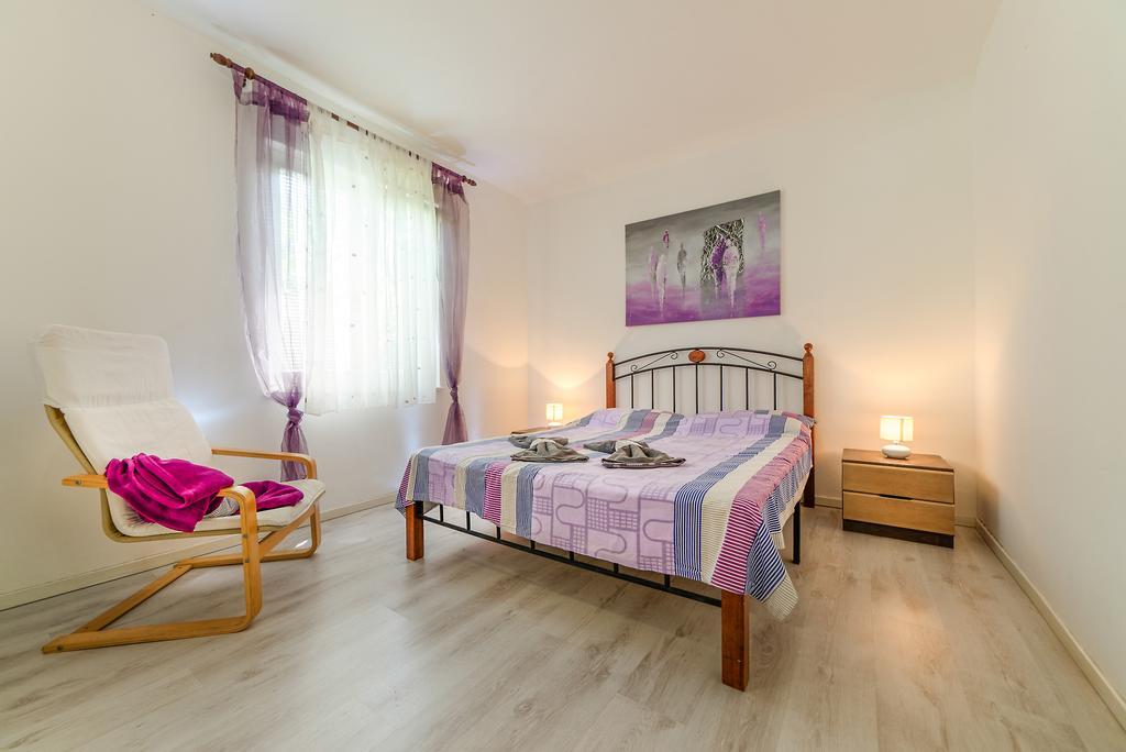Charming House On The Beach And Deluxe Apartment Pula Dış mekan fotoğraf