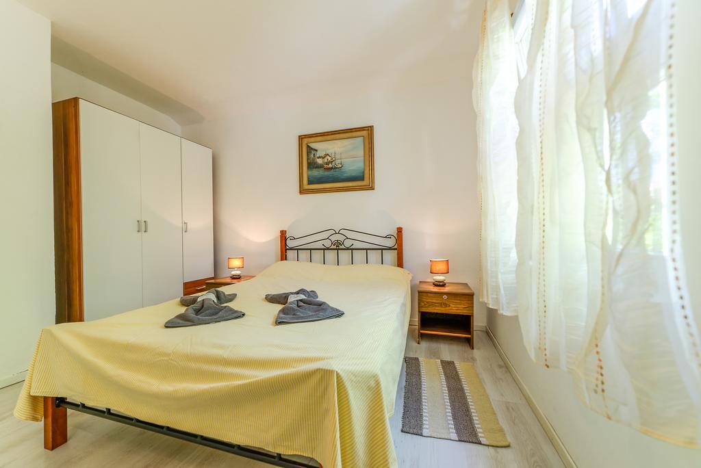 Charming House On The Beach And Deluxe Apartment Pula Dış mekan fotoğraf