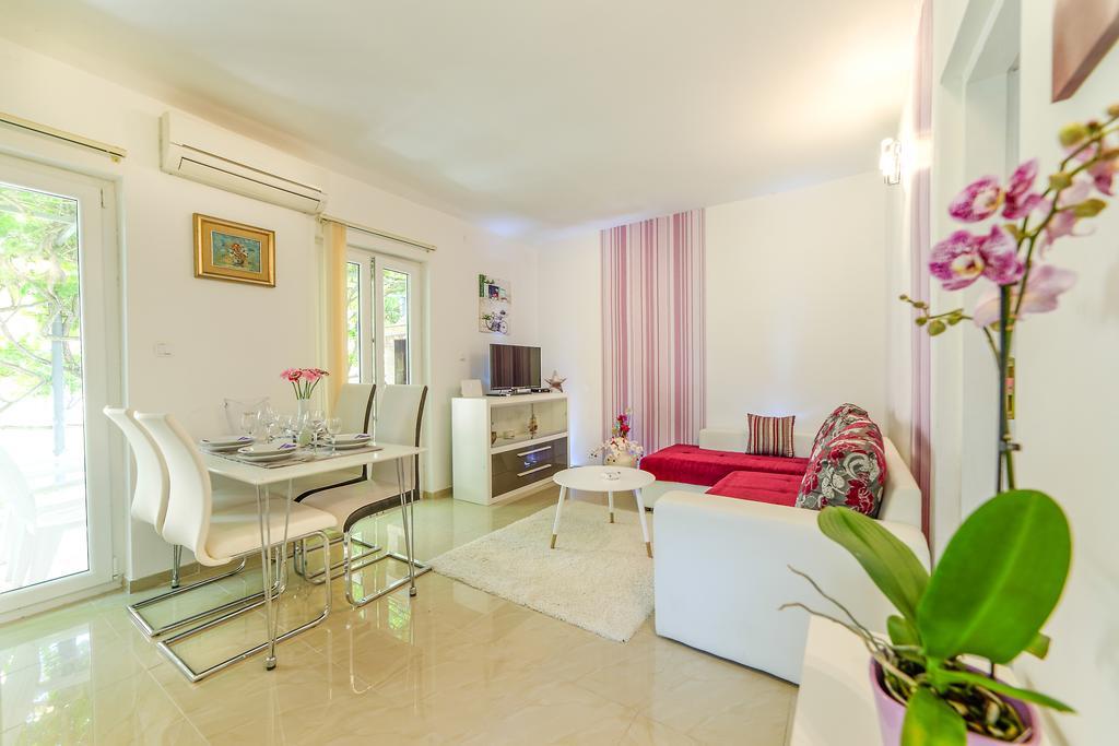 Charming House On The Beach And Deluxe Apartment Pula Dış mekan fotoğraf