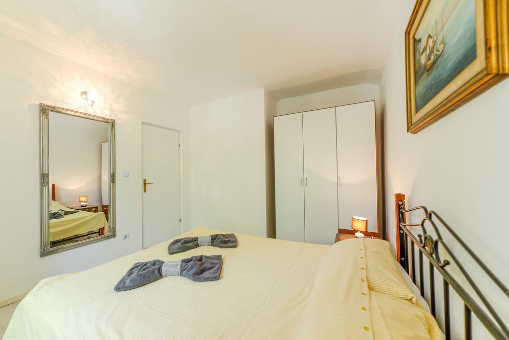 Charming House On The Beach And Deluxe Apartment Pula Dış mekan fotoğraf