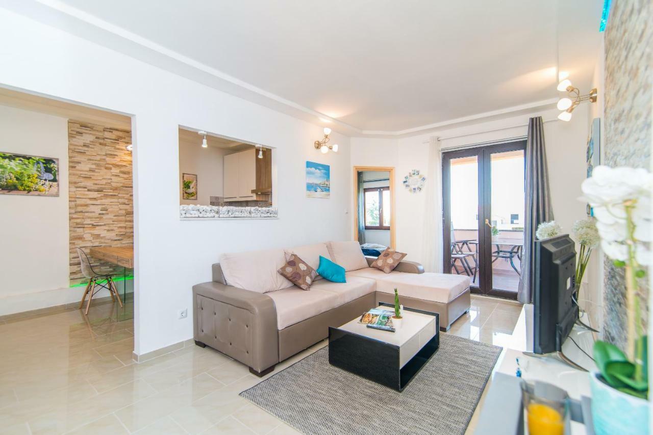 Charming House On The Beach And Deluxe Apartment Pula Dış mekan fotoğraf