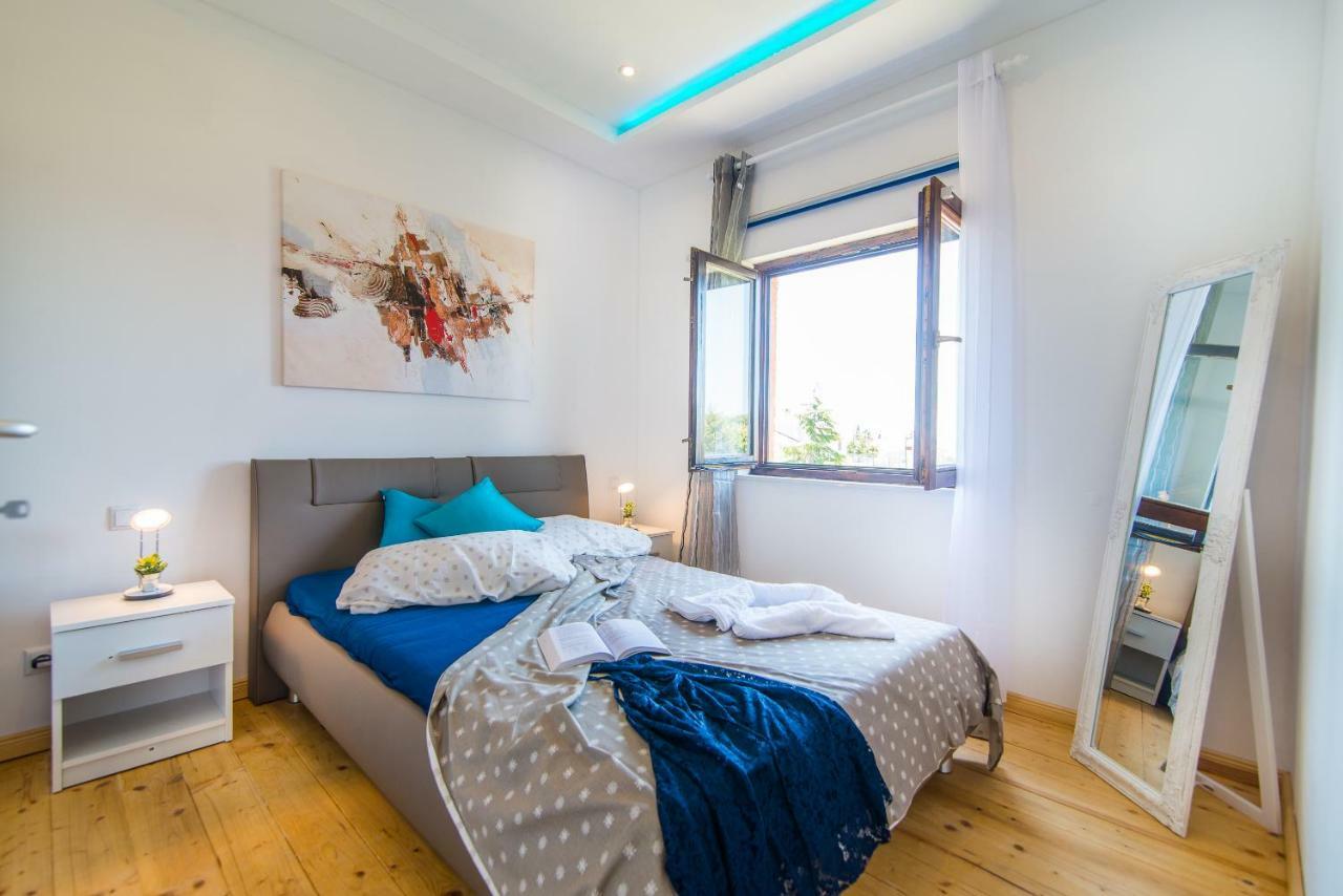 Charming House On The Beach And Deluxe Apartment Pula Dış mekan fotoğraf