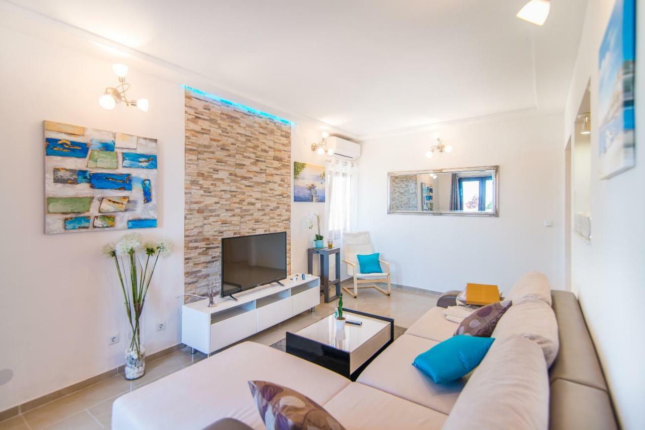 Charming House On The Beach And Deluxe Apartment Pula Dış mekan fotoğraf