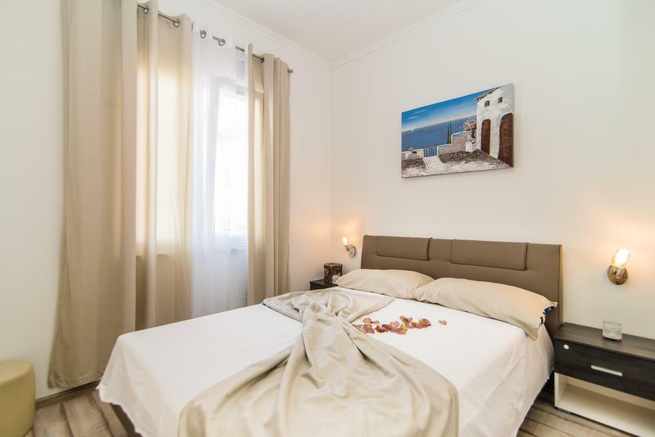 Charming House On The Beach And Deluxe Apartment Pula Dış mekan fotoğraf