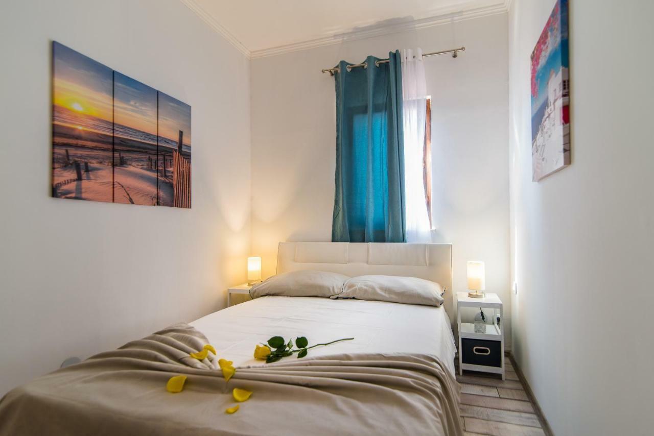 Charming House On The Beach And Deluxe Apartment Pula Dış mekan fotoğraf